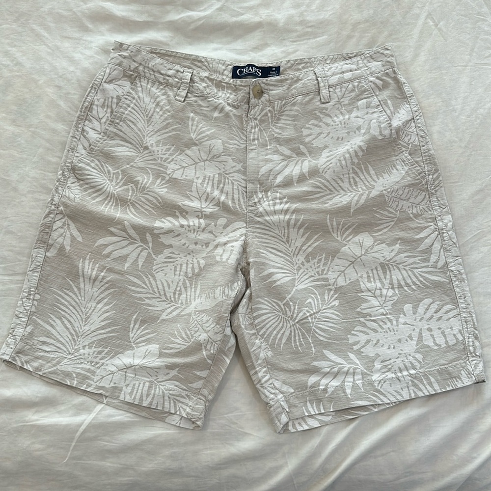 Chaps shorts. tan and cream leaf pattern. Size Medium. Excellent used cond.
